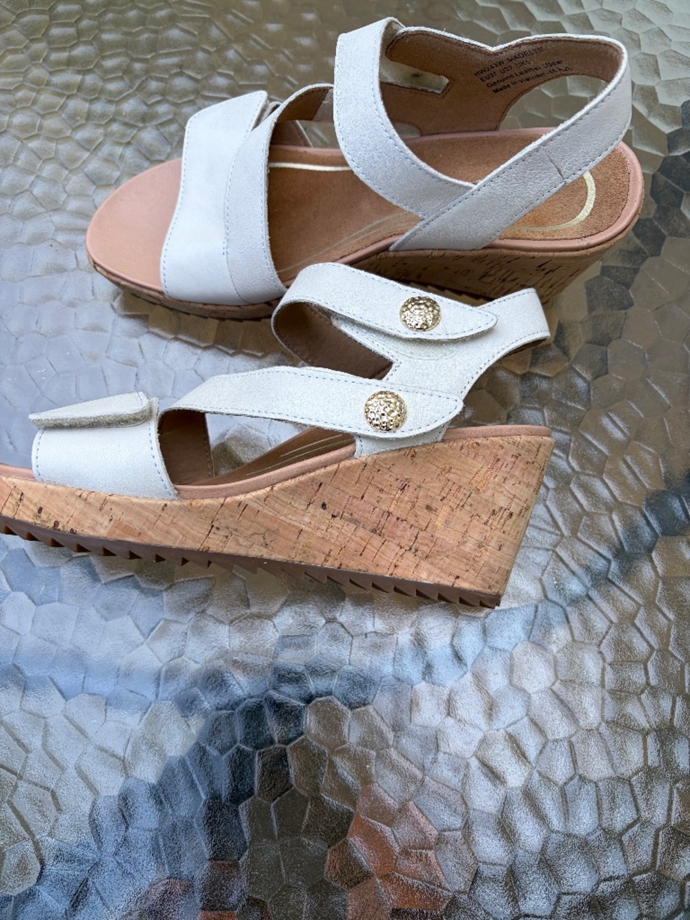 Women’s wedge sandal